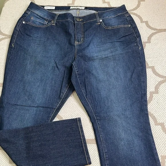 Torrid Curvy Skinny Dark Blue Denim Jeans, size 18 Extra Short - Picture 15 of 16